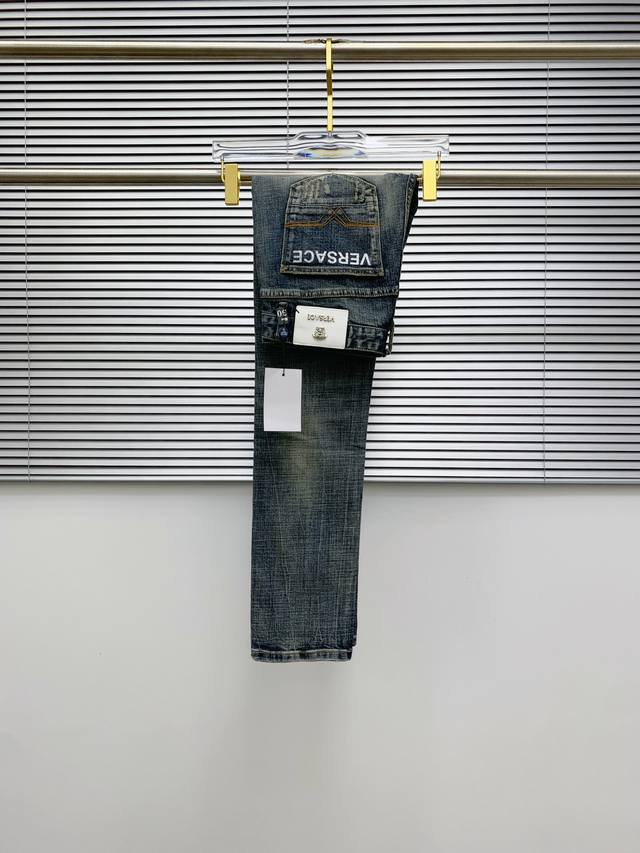 范思哲 新品 高端独家发售 25Ss四季款超燃炸街系列之最牛仔裤 独家隆重推出 原版定制高端品质面料 定制五金版型修身剪裁 面料带弹力 微弹上身舒适度超高 必爆
