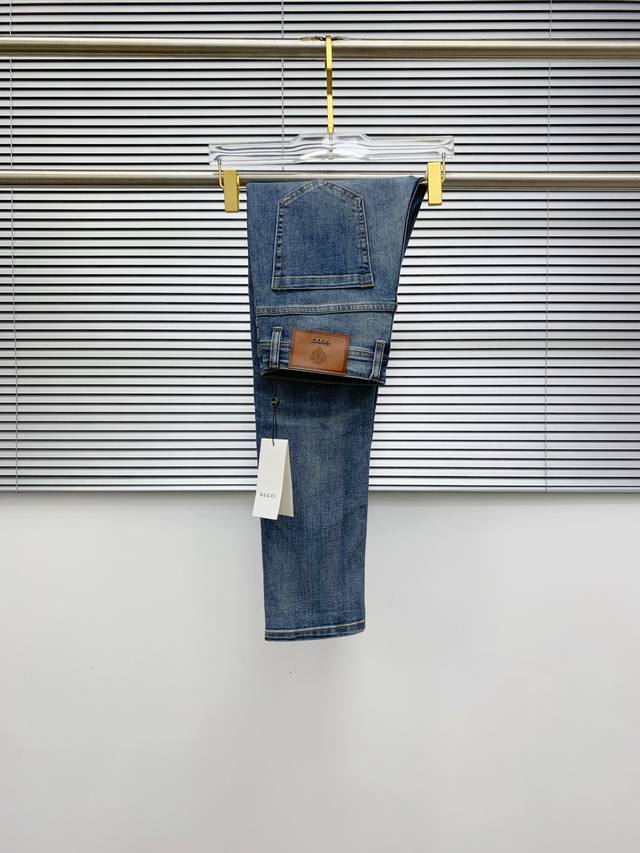 古驰 新品 高端独家发售 25Ss四季款超燃炸街系列之最牛仔裤 独家隆重推出 原版定制高端品质面料 定制五金版型修身剪裁 面料带弹力 微弹上身舒适度超高 必爆单