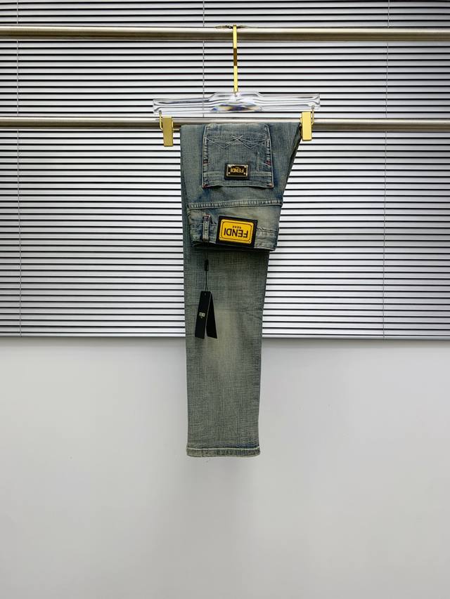 芬迪 新品 高端独家发售 25Ss四季款超燃炸街系列之最牛仔裤 独家隆重推出 原版定制高端品质面料 定制五金版型修身剪裁 面料带弹力 微弹上身舒适度超高 必爆单