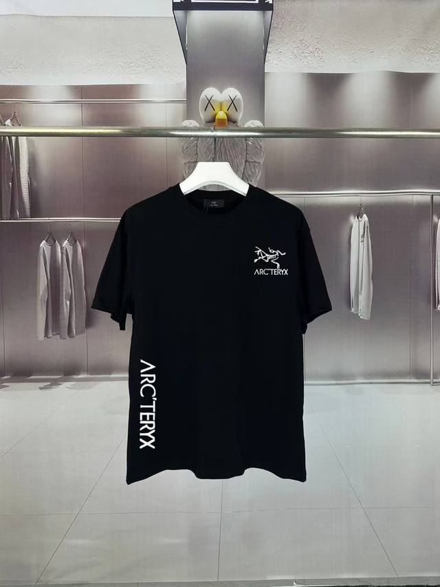 Arcteryx*始祖鸟 鸟家胸前骨架字母印花工艺Logo设计 春夏新款圆领时尚短袖T恤 280克双沙纯棉 贴肤舒适，耐看又好穿 男女同款 原厂工艺一丝不苟，休