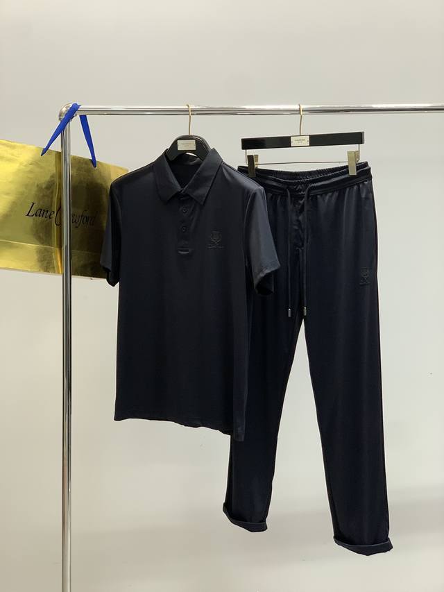 衣服 ，裤子 ，Lp Loro Piana ，2025夏季最新品，专柜同步有售，原单狠货，时尚休闲翻领短袖套装，采用进口原版面料，顶级印花工艺字母图案装饰Log