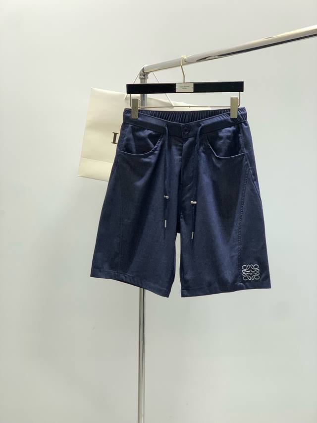 Loewe 罗意威，2025夏季最新款，时尚休闲短裤，原单狠货，简约舒适，版型不挑人，采用进口原版面料，舒适度极佳，顶级刺绣工艺字母图案Logo，原版五金辅料装