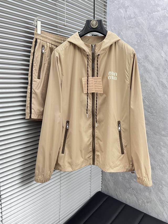 防晒服 短裤 可拆卖 Miu*缪缪 Ss25夏季新款防晒服休闲套装 贸易公司渠道订单，海外精品独家限定发售，经典即永恒，入手绝对值的！这种类型的套装也是懒人必备