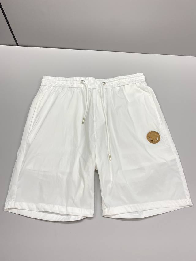 范思哲2025夏季最新款 男士休闲，定制速干面料，质感软糯顺滑，面料舒服透气，上身又轻便，内里有内衬防静电，即使体闲穿上街也是型得很，夏季百搭单品！ 码数：M-
