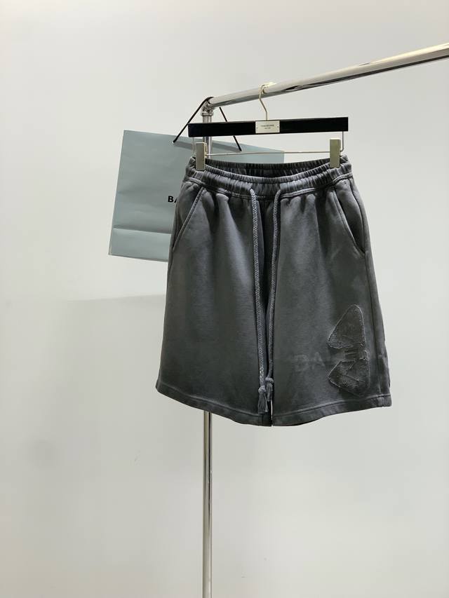Balenciaga 巴黎世家，2025夏季最新品，专柜同步有售，原单狠货，时尚休闲短裤，进口原版水洗弹力面料，舒适有弹性，顶级印花工艺字母图案Logo，原版五