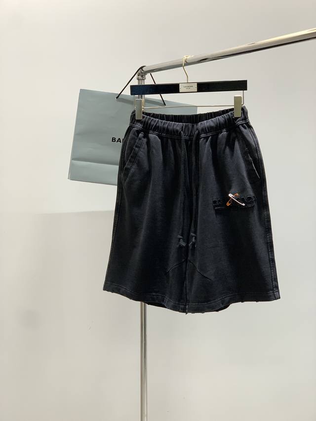 Balenciaga 巴黎世家，2025夏季最新品，专柜同步有售，原单狠货，时尚休闲短裤，进口原版水洗弹力面料，舒适有弹性，顶级刺绣工艺字母图案Logo，原版五