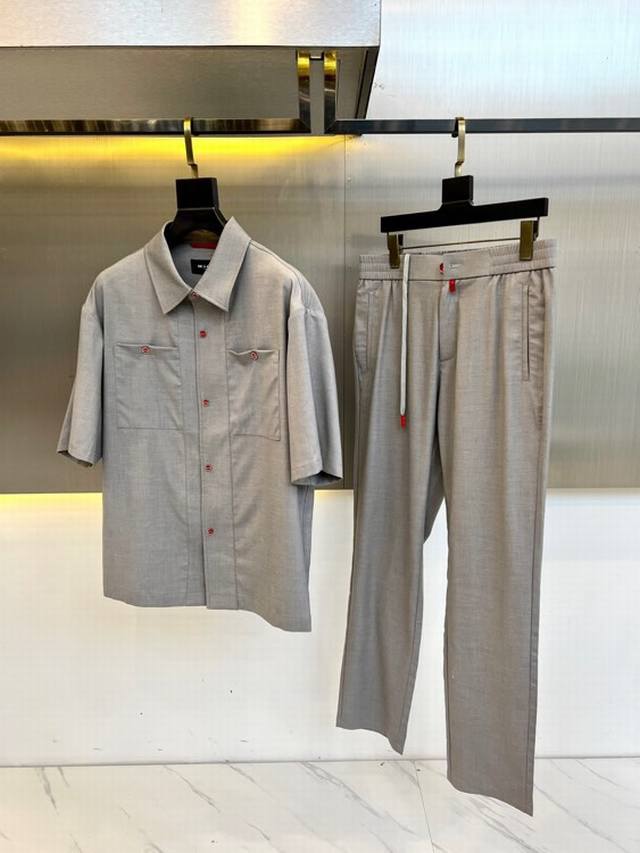 上衣 裤子 意大利Kiton-2025春夏新款男士休闲连帽长袖衬衫外套老钱风红色纽扣衬衣+休闲裤套装。独家专供进口原版天丝棉麻面料，透气柔软透气很强，笔挺垂感十
