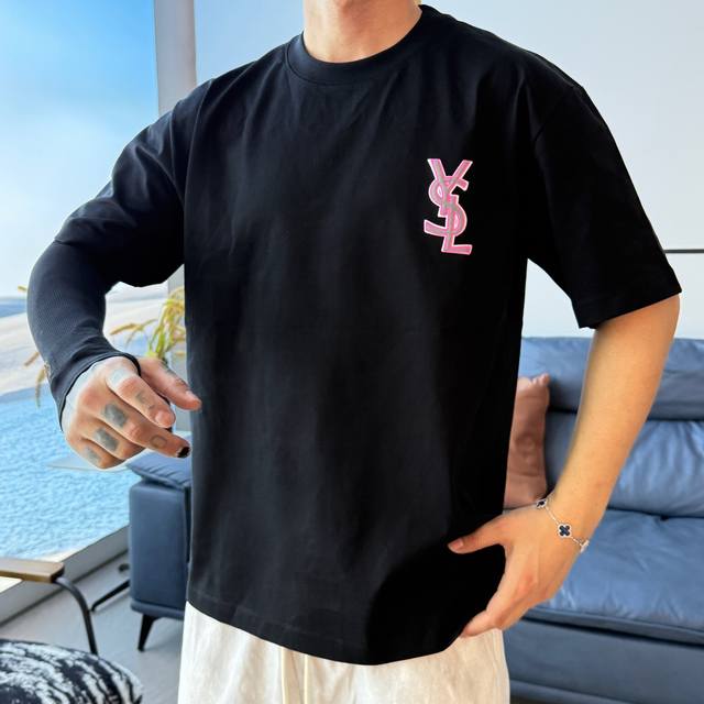 Ysl* 顶级货品2025春夏新款首发专柜最新款短袖圆领T恤 高端订制 设计前卫时尚！品牌Logo重工艺设计 高端定制260克面料.手感柔软.穿着舒适.专柜级别