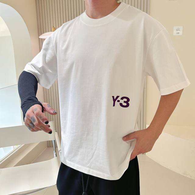 Y-3* 顶级货品2025春夏新款首发专柜最新款短袖圆领T恤 高端订制 设计前卫时尚！品牌Logo重工艺设计 高端定制260克面料.手感柔软.穿着舒适.专柜级别