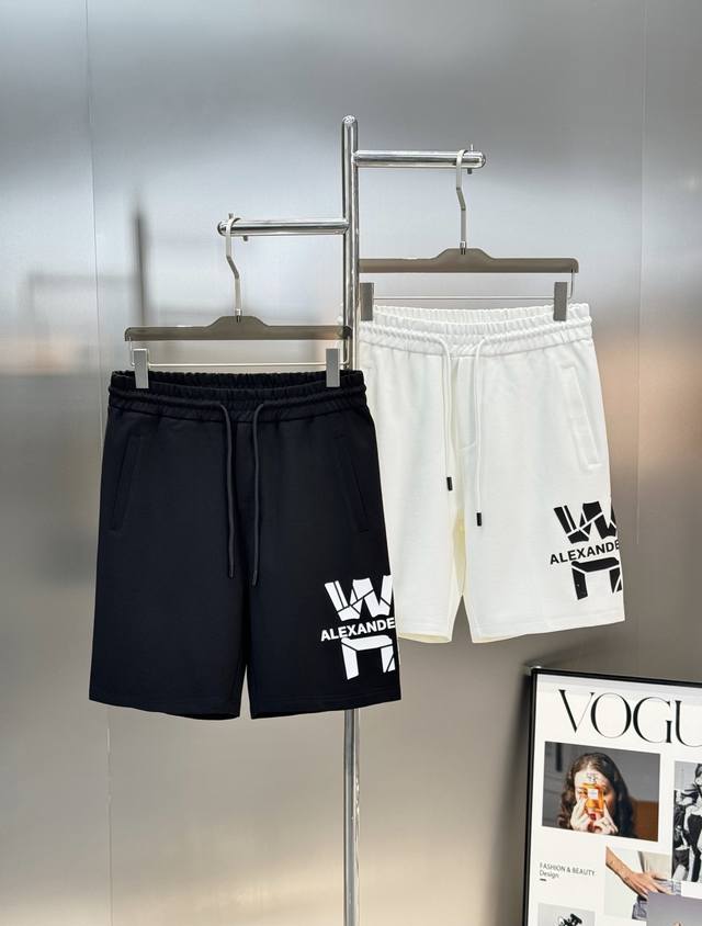 上衣 裤子 Alexanderwang亚历山大王25S夏季新款五分短裤！可配套T恤成套搭配.爆款推荐！侧身完美Wang字母爆裂感印花设计，完美的丰富大家的视觉感