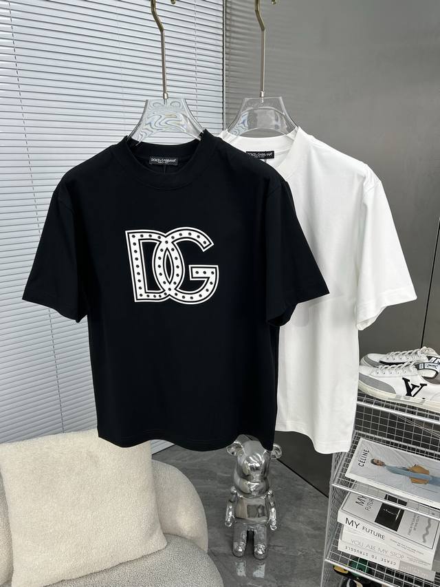 Dg杜嘉班纳 2025Ss春夏高品质情侣短袖T恤，高克重纯棉T恤，工艺品级别，重工工艺，尊享好货，车线做工符合精品要求，超级好搭配，品质及剪裁设计都堪称一流，高