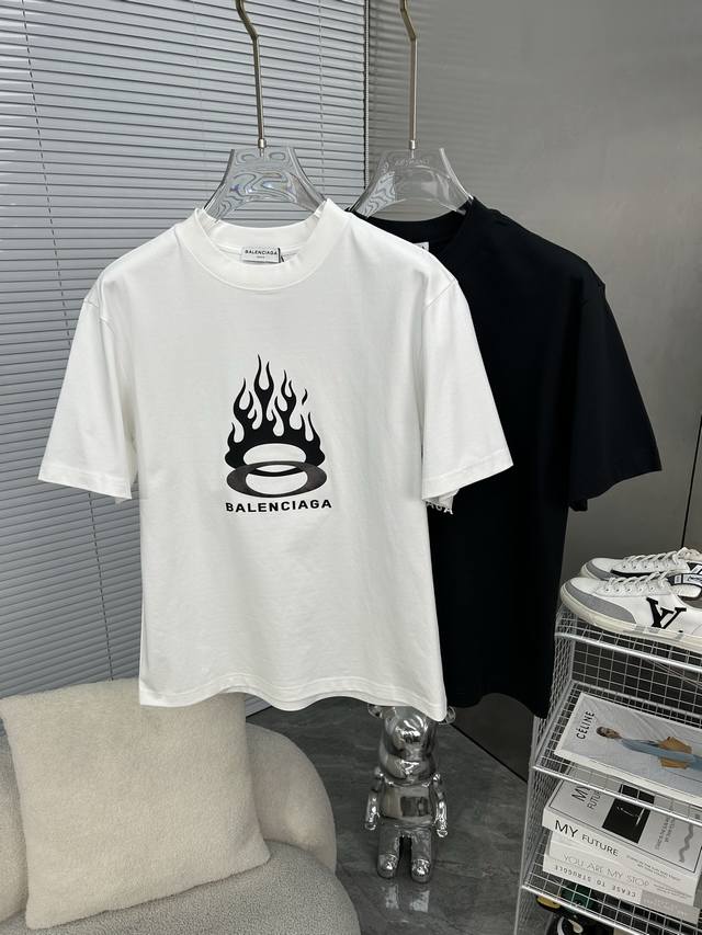 Balenciaga巴黎世家 2025Ss春夏高品质情侣短袖T恤，高克重纯棉T恤，工艺品级别，重工工艺，尊享好货，车线做工符合精品要求，超级好搭配，品质及剪裁设