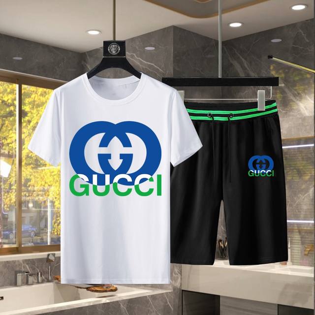 Gucci 古驰 春季新款最新品短袖套装，专柜同步有售，原单狠货，时尚 进口原版科技面料，上身舒适透气，原版定制五金辅料，上身帅气有型，三标齐全，推荐款，档次极