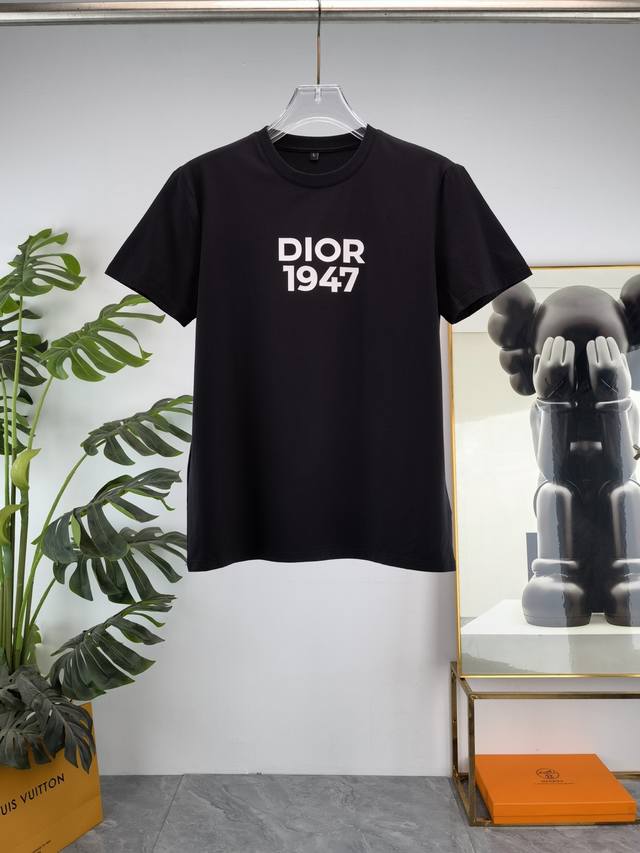 Dior 迪奥 2025Ss春夏最新款圆领时尚短袖T恤，官网同步，专柜纯棉面料！贴肤舒适，耐看又好穿，经典简约Logo设计，原厂工艺一丝不苟，型男必备单品 码数