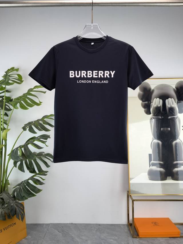 Burberry 巴宝莉 2025Ss春夏最新款圆领时尚短袖T恤，官网同步，专柜纯棉面料！贴肤舒适，耐看又好穿，经典简约Logo设计，原厂工艺一丝不苟，型男必备