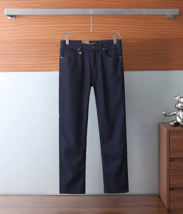Lp2650春夏新款男士休闲牛仔裤，高端品质之选 一款休闲裤兼备的百搭裤装，也是男士衣橱里不可缺少的搭配神器，属于实穿型的经典款式！整条休闲裤的设计风格简洁时尚
