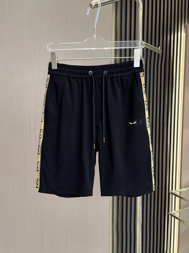 芬迪 2025Ss春夏新款原单专柜休闲短裤，奢华经典品牌原版Logo配饰 专柜热销款 身穿着非常舒适 低调不失奢华 穿出去非常有档次 裤型款式和裁剪亦无需多言