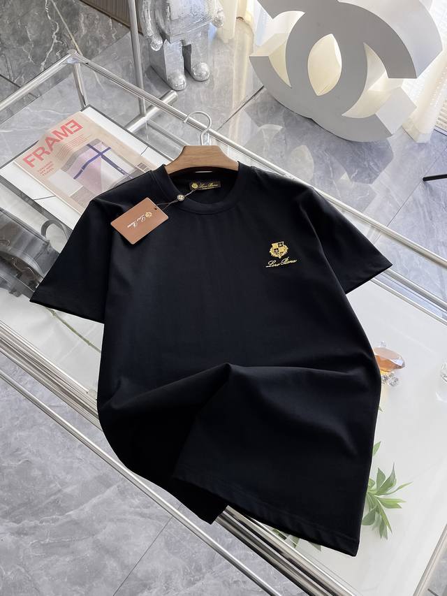 Lp 高定面料 玉蚕丝般的丝滑 2025春夏新品上市时尚经典圆领短袖时尚单品设计，更加时尚舒适，高标准定制，上身非常有型，经典Logo 客供辅料，客供进口高档面