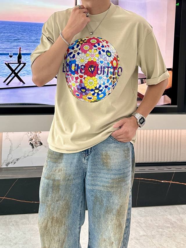 爆款 Lv村上隆联名 2025春夏款 官网同步 面料采用重磅纯棉精梳棉面料，Os宽松版型，上身版型超正！日常百搭，衣橱必备单品！ 尺码 S-3Xl 版型偏大 码