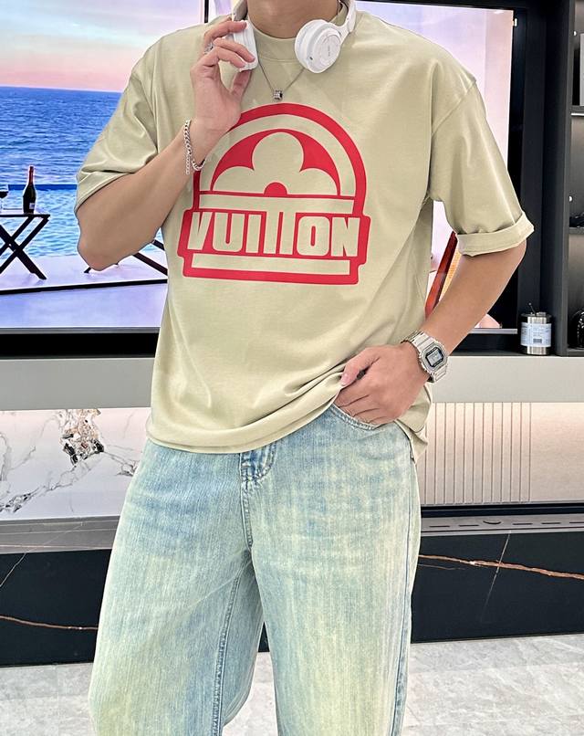 爆款 Lv 2025春夏款 官网同步 面料采用重磅纯棉精梳棉面料，Os宽松版型，上身版型超正！日常百搭，衣橱必备单品！ 尺码 S-3Xl 版型偏大 码数 部位