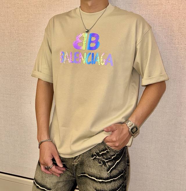 巴黎世家 2025春夏款 官网同步 面料采用重磅纯棉精梳棉面料，Os宽松版型，上身版型超正！日常百搭，衣橱必备单品！ 男女同款 尺码 S-3Xl 版型偏大2个码