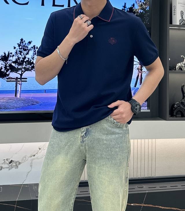 Lp2620春夏 官网同步 熟男 轻熟男 最爱款式 经典大气百搭商务休闲Polo领T恤 采用进口双丝光珠地棉面料 舒适透气 质感细腻 超柔软亲肤触感！翻领设计，
