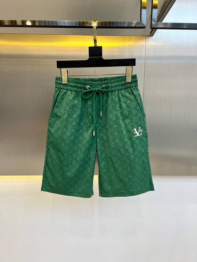 Lv、2025Ss夏季新品发售短裤！甄选客供进口定制短裤专用清爽面料，平整简约，亲肤透爽。面料的柔软性舒适性也都是无可挑剔的、辨识度高，上身绝对不会出错，搭配性