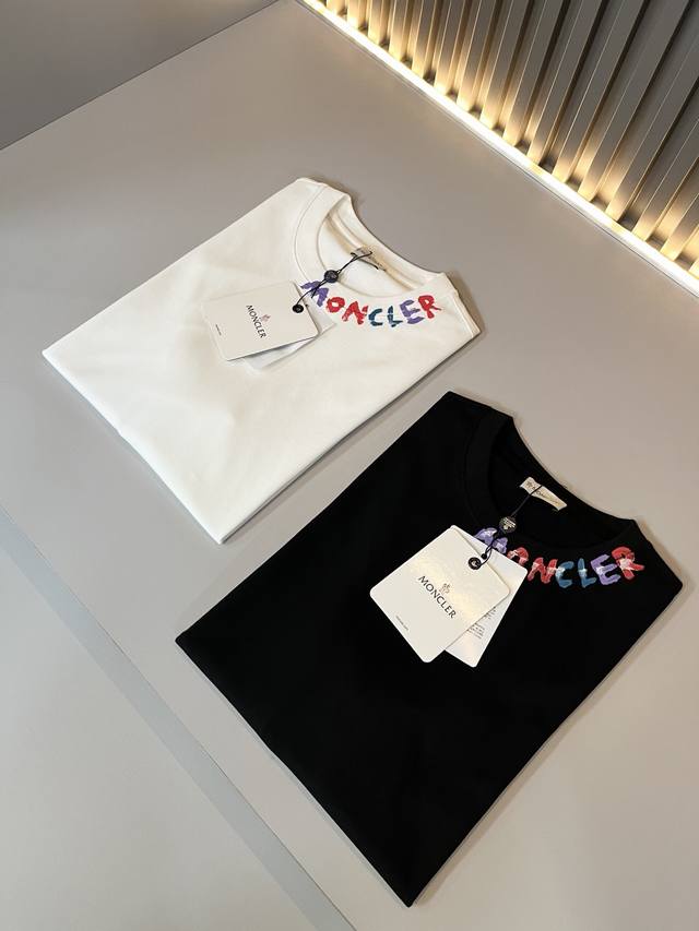 Moncler蒙家 2025春夏最新男女同款贸易订单短袖T恤，全品相！！网红款！采用Logo图案印花设计！上身舒适透气，不僵硬，整体有着丰富的立体感，品质出口订