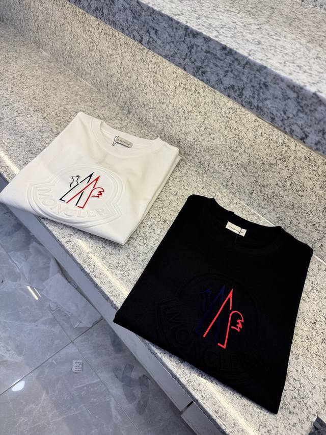 Md 盟扣莱25 Sst新品春夏首发专柜 品相完美 最新款短袖圆领T恤高端订制 设计前卫时尚！品牌Logo重工艺设计高端定制长绒欧棉180克面料手感柔软.穿着舒