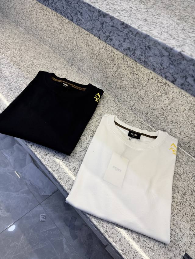 Find 芬滴25 Sst新品春夏首发专柜 品相完美 最新款短袖圆领T恤高端订制 设计前卫时尚！品牌Logo重工艺设计高端定制长绒欧棉180克面料手感柔软.穿着