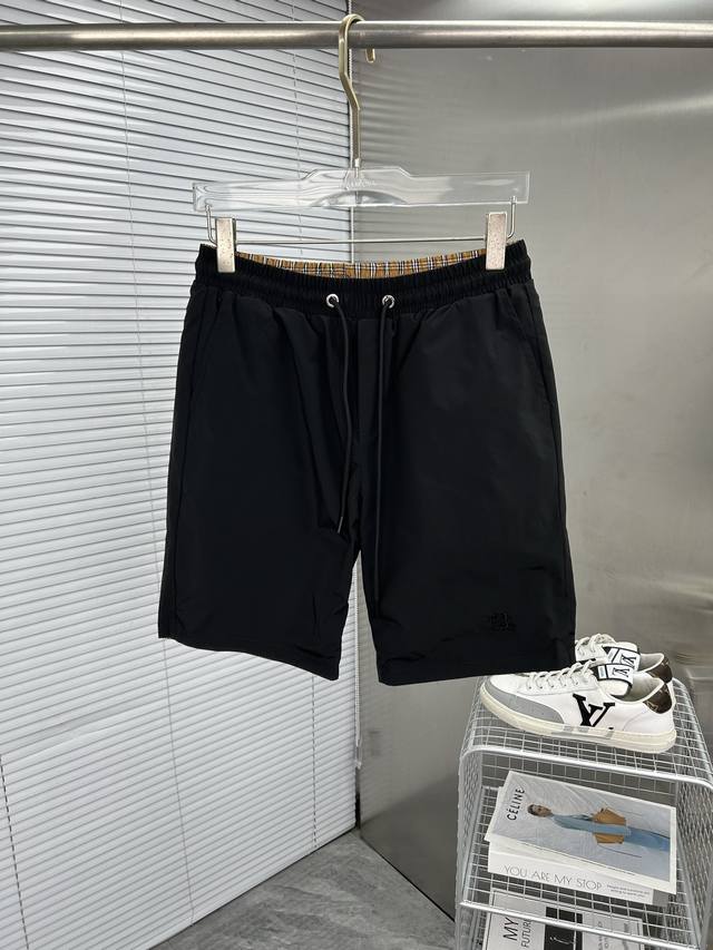 Burberry巴宝莉 2025春夏新款男士休闲短裤 双面穿 高级定制透气面料 透气微弹舒适度极高，细节无可挑剔，顶级辅料配备，原版五金设计理念，三标齐全，手感