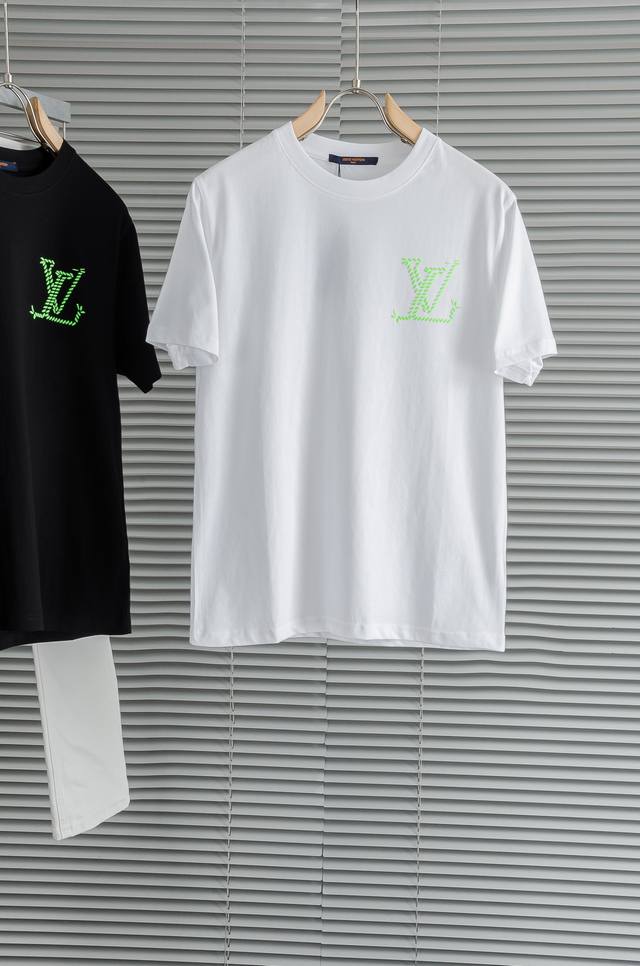 New# Lv 路易威登 2025Ss春夏圆领短袖#顶级元素融合打造，经典短袖3标齐全，潮男时尚，无论是上身舒适度还是都是无可比拟的存在，可以说是夏日必备！10