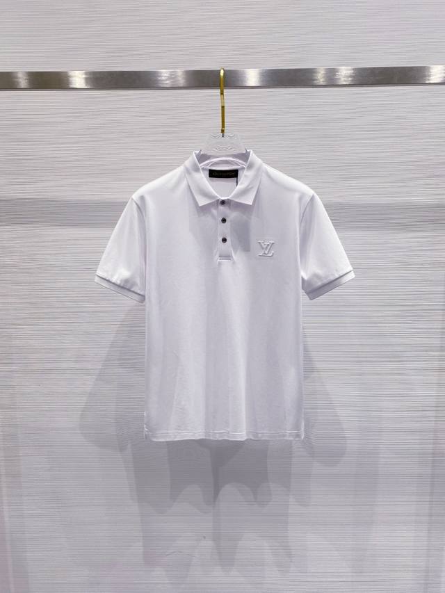 Lv 2025Ss夏季新款 Logo男士翻领Polo衫！经典商务男款，高端男装的天花板级别的商务男款！简约时尚大气不失优雅，单穿内搭体面过人，品质控 细节控的闭