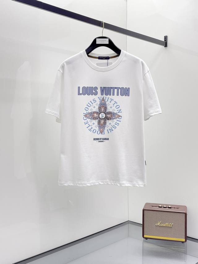 Lv2025夏季新款短袖T恤，个性艺术系列全网独家首发 百搭款细节处理完美纯棉面料十分精致 原版面料 网红明星同款高版本 高品质手感非常舒服 时尚又个性 超级百