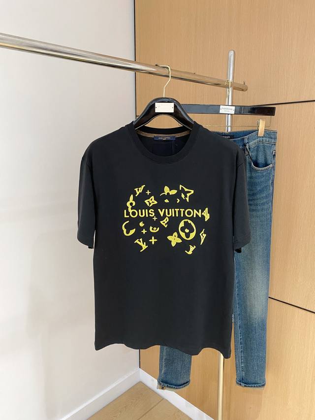 Lv2025夏季新款短袖T恤，个性艺术系列全网独家首发 百搭款细节处理完美纯棉面料十分精致 原版面料 网红明星同款高版本 高品质手感非常舒服 时尚又个性 超级百