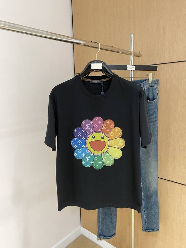 Lv2025夏季新款短袖T恤，个性艺术系列全网独家首发 百搭款细节处理完美纯棉面料十分精致 原版面料 网红明星同款高版本 高品质手感非常舒服 时尚又个性 超级百