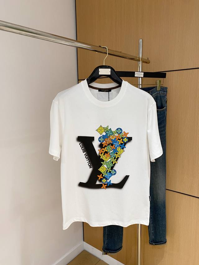 Lv2025夏季新款短袖T恤，个性艺术系列全网独家首发 百搭款细节处理完美纯棉面料十分精致 原版面料 网红明星同款高版本 高品质手感非常舒服 时尚又个性 超级百