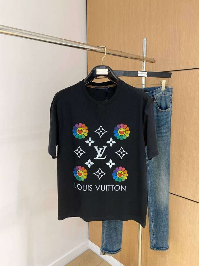 Lv2025夏季新款短袖T恤，个性艺术系列全网独家首发 百搭款细节处理完美纯棉面料十分精致 原版面料 网红明星同款高版本 高品质手感非常舒服 时尚又个性 超级百