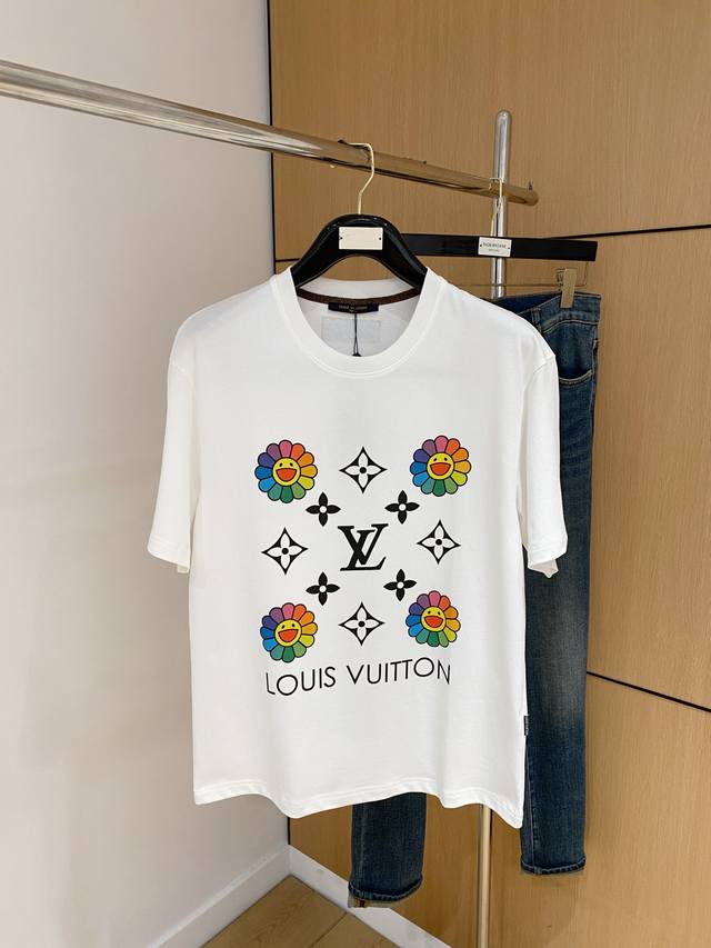 Lv2025夏季新款短袖T恤，个性艺术系列全网独家首发 百搭款细节处理完美纯棉面料十分精致 原版面料 网红明星同款高版本 高品质手感非常舒服 时尚又个性 超级百