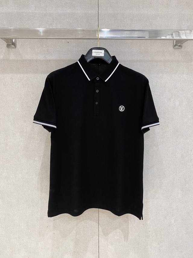 新品上市 Lv 2025Ss夏季新款字母Logo男士翻领Polo衫！经典商务男款，高端男装的天花板级别的商务男款！简约时尚大气不失优雅，单穿内搭体面过人，品质控
