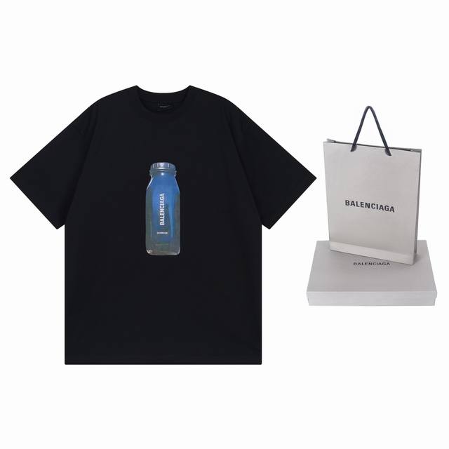细节图 顶级版本.官网品质 Balenci*Ga 巴黎.水瓶字母Logo短袖T恤.面料采用巴黎Zp定织定染全棉卫衣.克重260克，布面干净.布纹清晰，柔软舒适。