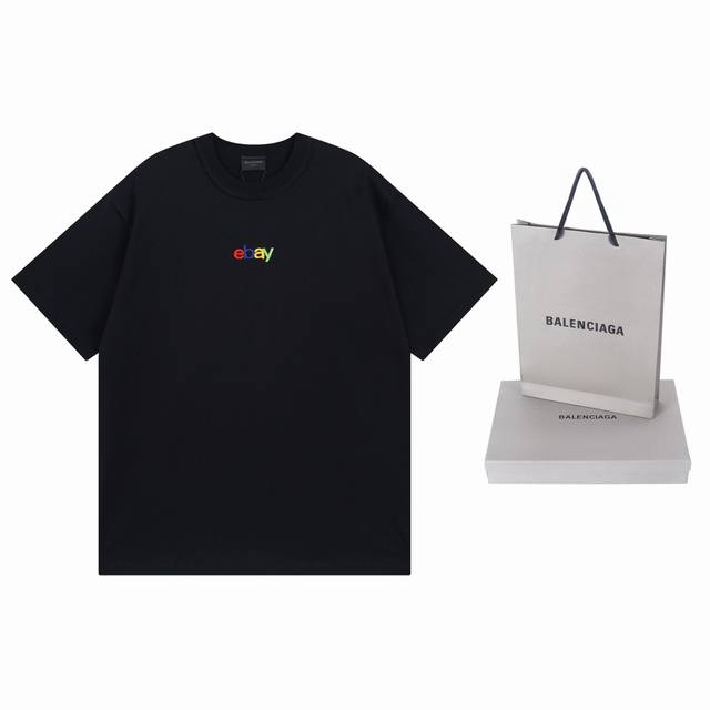 细节图 顶级版本.官网品质 Balenci*Ga 巴黎# 新款Ebay联名字母刺绣短袖T恤， 成衣釆用反面缝合.设计感十足，注意胸前字母刺绣做旧磨烂，后领车标细