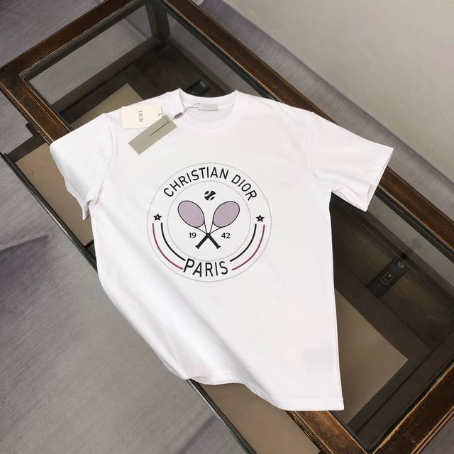 顶级版本 区别通货 25Ss 迪奥 夏季新款 重磅推出双纱纯棉面料短袖 春夏走秀款 个性独家款式 男女同款 采用进口定制定染面料 后领锁链底全包肩 过水不变形不