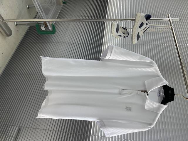 Bbr 经典Polo衫刺绣字母短袖Polo衫 原版品质，欢迎对比。纯棉珠地棉面料经典款Polo衫，经典爆款系列，图案装饰让商务休闲风增添了俏皮的色彩，整体高级简