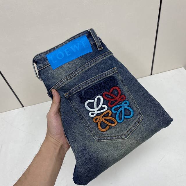 顶级版本 。2025秋冬欧洲专柜新款 超A代购级别海外贸易公司订单货源，顶级原单高端男士定制时尚修身小直筒牛仔裤2805 颜色：重工艺炒沙洗水，图片色 尺码：2