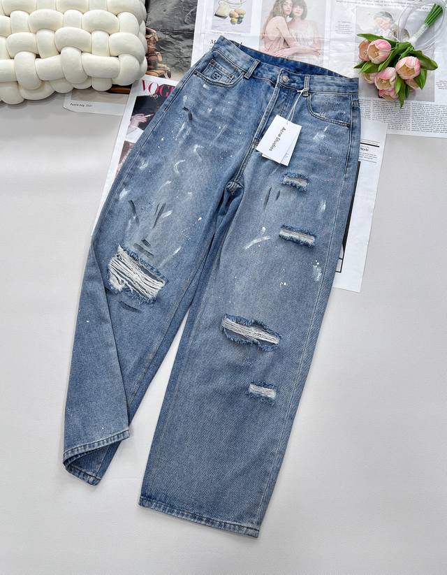 Acne Studios 2025 夏季新品超薄柔软透气面料，手绘破洞Acne牛仔裤，选用棉面料，成品面料纹路清晰，风格复古，手感手感轻滑柔软，舒适度佳！上身垂