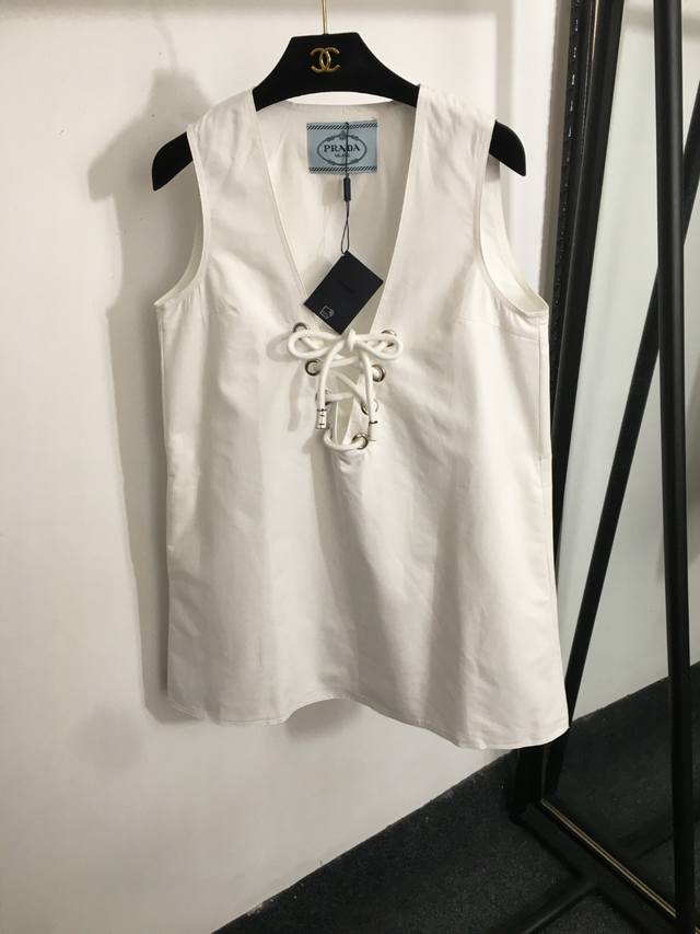 款号20253359 Prad*新款 三角贴布 抽绳绑带V领背心连衣裙，白色，黑色，Sml， S码；胸围94，长79
