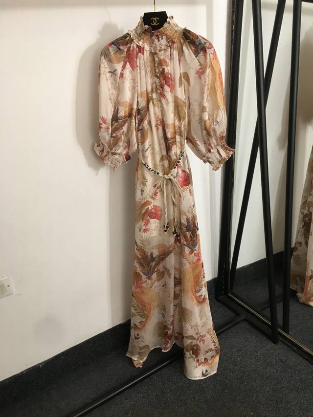 款号20253324 Zimmermann新款 枫叶花朵印花 系带收腰灯笼短袖连衣裙 长裙，配吊带里衬，杏色，蓝色，S-Xl， M码；胸围84，长68；胸围12