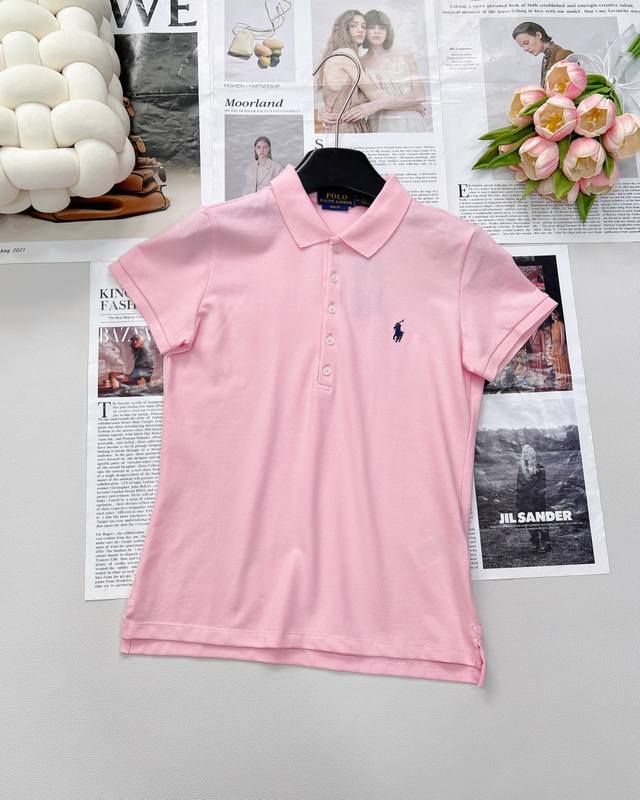 Ralph Lauren拉夫劳伦5粒扣女士刺绣翻领Polo衫 彰显自由活力，简洁的版型，无论是单穿还是作为内搭，都是非常不错的选择，日常职场都拿捏！ 采用100