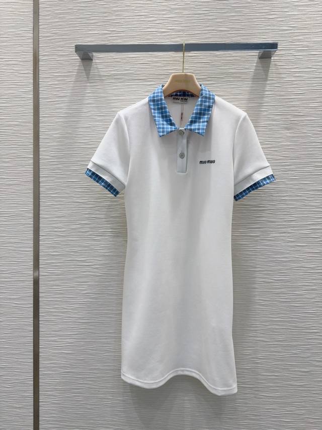 Miu Mi*2025Ss新款连衣裙，翻领袖子格纹拼接设计，胸前刺绣Logo，休闲运动风，版型收腰显瘦，2色Sml S后中长86 肩宽39 胸围92 袖长20.